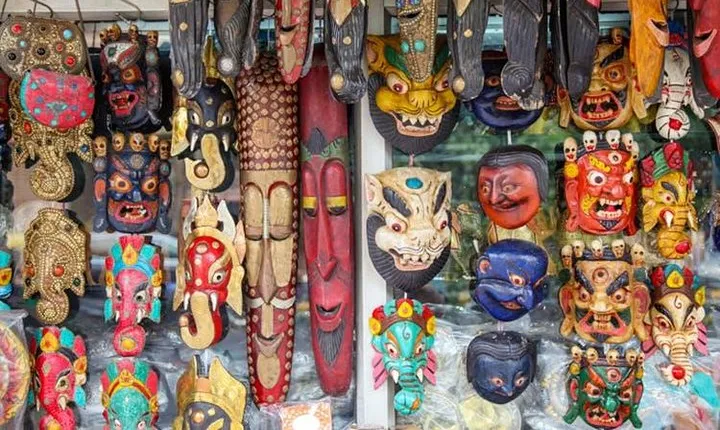 Connaught Place Street shopping & food tour in Delhi