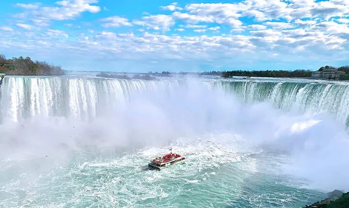 Niagara Falls Cruise and Scenic Walking Tour