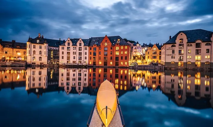 Private Transfer To OR From Airport in Ålesund