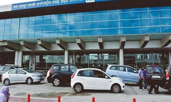 Smooth transfer from Varanasi Airport to Hotel