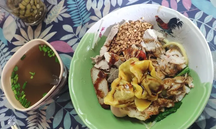 Phuket Food Tour and City Walk by Jane