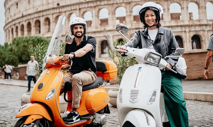 Rome Vespa Small Group Tour with Photoshoot