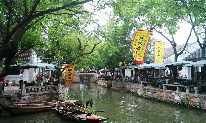 Suzhou Private Tour with Tongli Town Boat Tour, Paper-cutting & Vegetarian Lunch