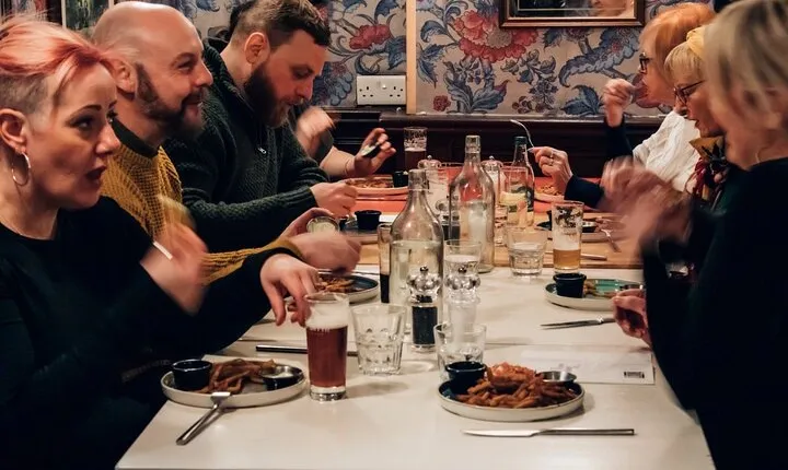 Dublin Traditional Irish 3 Course Meal Walking Tour with Local
