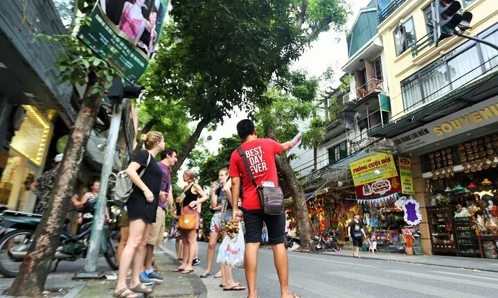 3 Hours Hanoi City Walking Tour with Optional Train Street