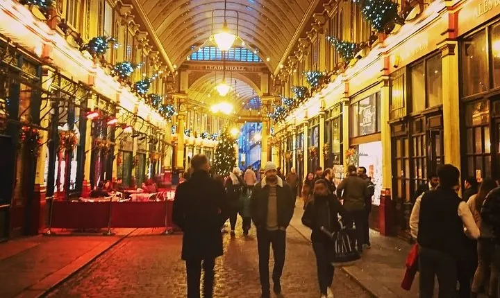 London Christmas Carol & Charles Dickens Small Group Walking Tour