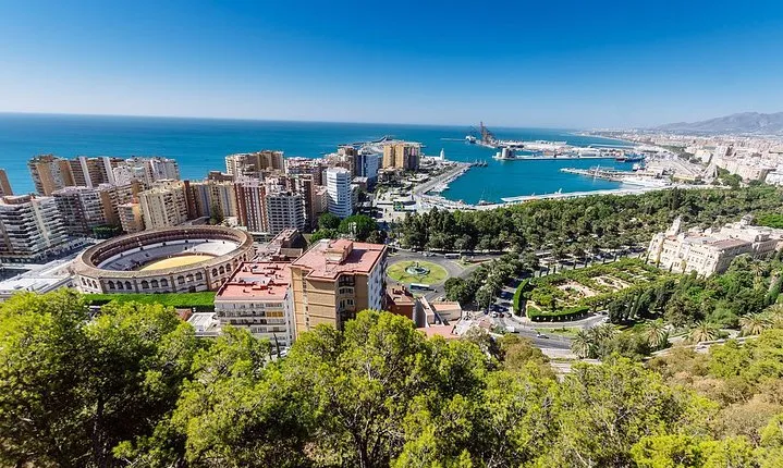 Private 4-hour walking tour of Malaga with official tour guide