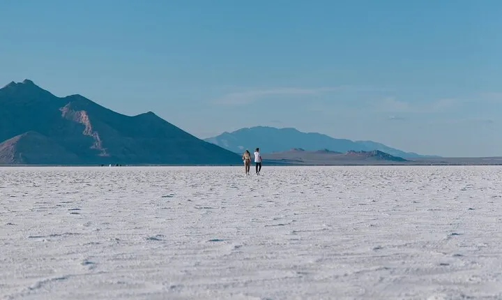 Uyuni Salt Flats 2-Day Private tour with Tunupa Volcano