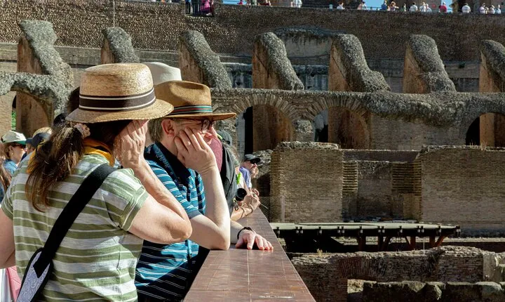 Colosseum Arena tour with Roman Forum and Cesar's Palace
