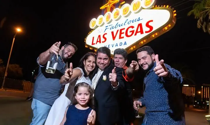 1 Hour Private Limo Photo Tour