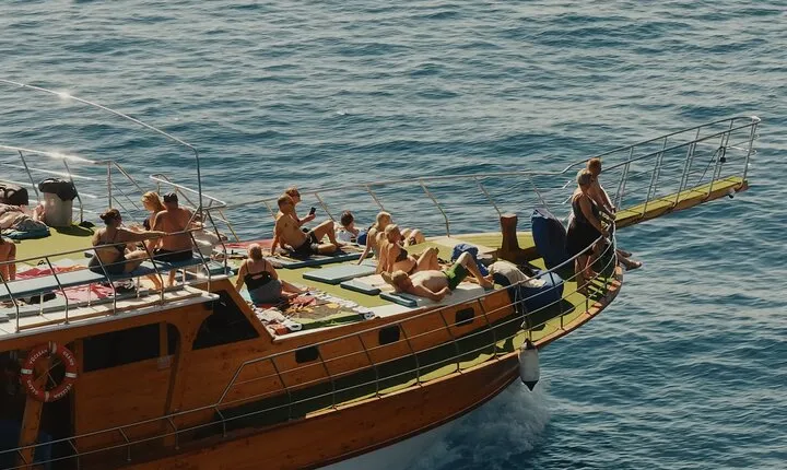 Alanya Relaxing Boat Tour with Lunch, Soft Drinks & Transfer