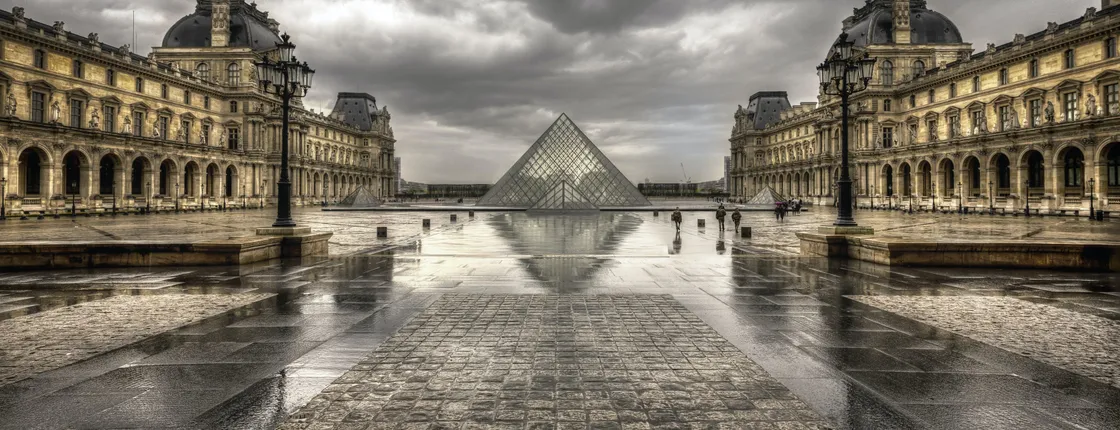 The famous landmarks of Paris private photography tour