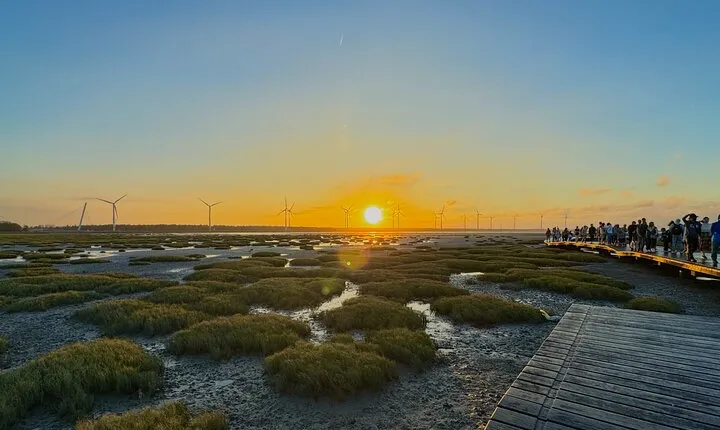 Gaomei Wetlands, Rainbow Village, Miyahara & Zhongshe from Taipei