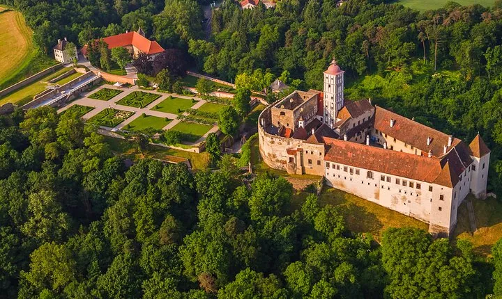 2 Castles and Melk on the Danube: Private Guided tour from Vienna