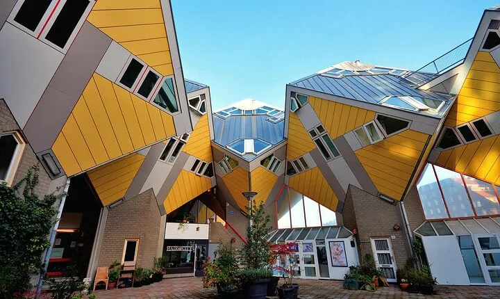 Private Tour from Amsterdam to Rotterdam to The Hague and Delft