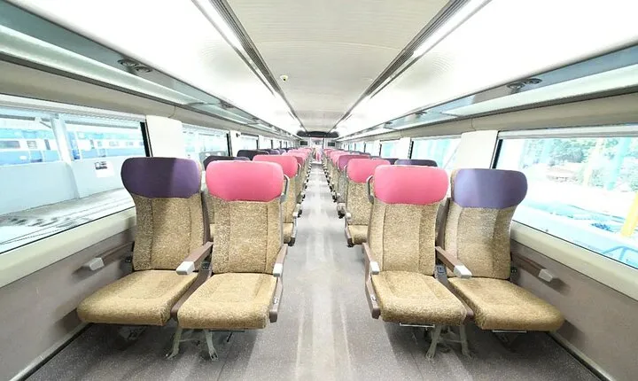 City tour of Varanasi by a Vande Bharat train