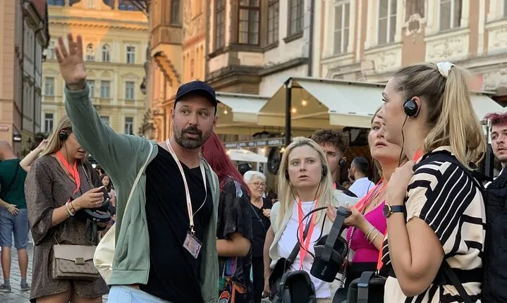 Prague City Tour with Virtual Reality