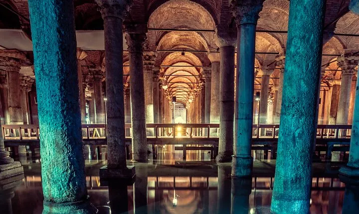Topkapi Palace and Basilica Cistern Combo Tour in Istanbul