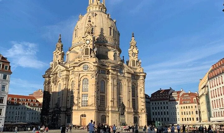 Self-guided scavenger hunt in Dresden with your smartphone