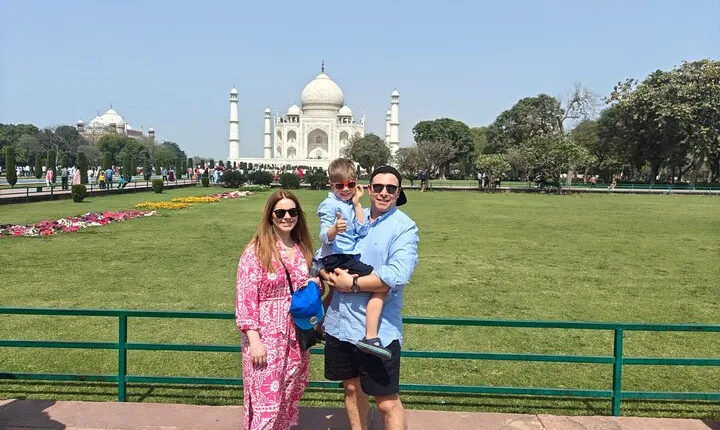 Private day tour of Taj Mahal and Agra fort by super-fast train - ALL INCLUSIVE 