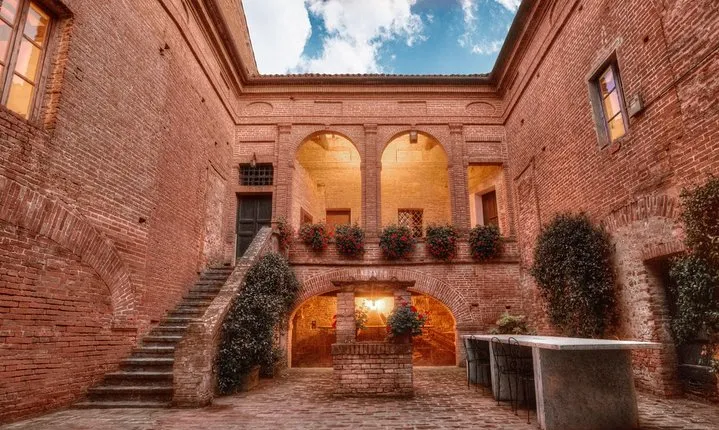 Montalcino: Brunello Wine Tasting & Lunch in a Tuscan Castle