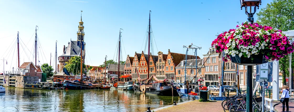 Self guided tour with interactive city game of Hoorn