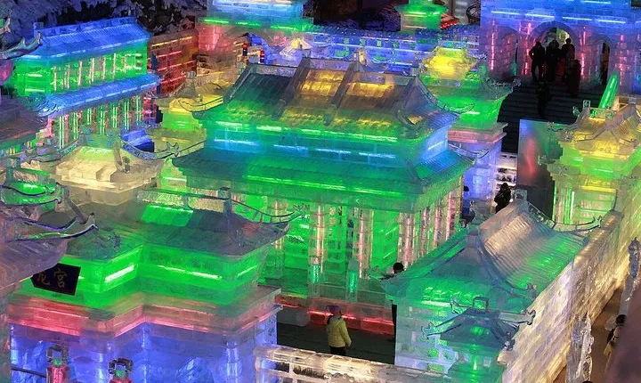 Beijing Private Tour to Badaling Ski Resort and Longqing Gorge Ice Lantern Festival