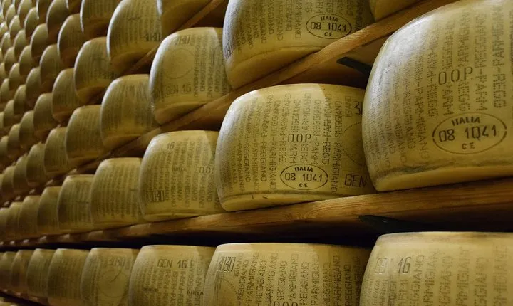 Exclusive Emilia-Romagna,Parmigiano, Prosciutto, Balsamic, Wine