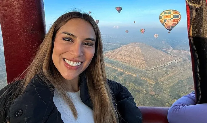 Hot Air Balloon Flight with Breakfast Cave and Pyramids Tour