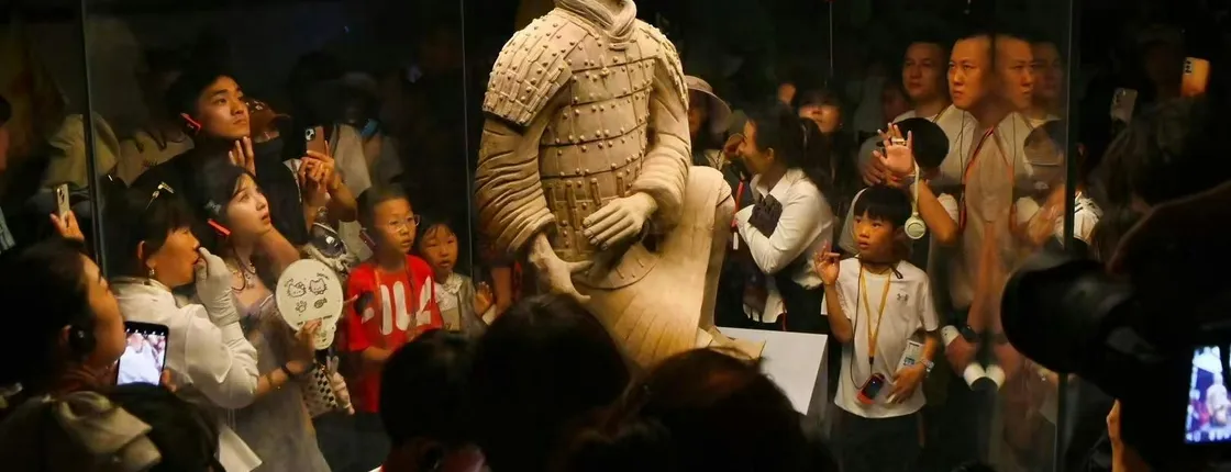 Terracotta Warriors and Chengdu-Xi'an City Wall bullet train trip