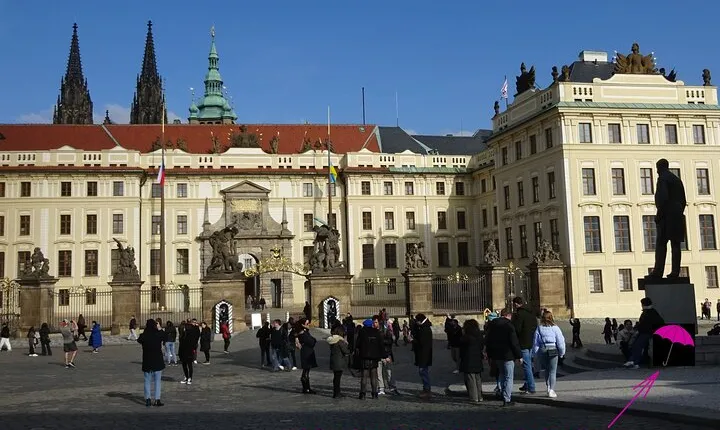 Small-Group Tour of Prague Castle with Visit to Interiors