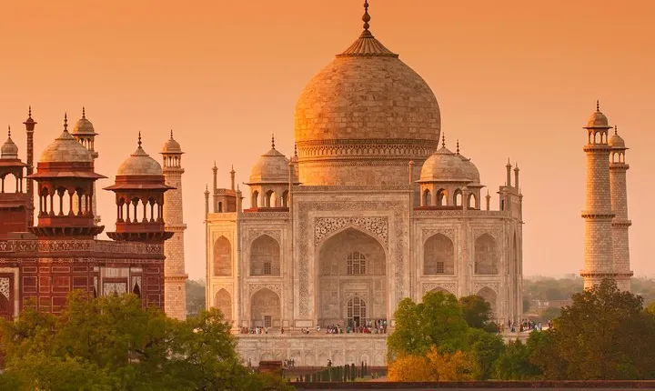 Private Day trip to Agra with Taj Mahal,Fort and lunch at 5 Star