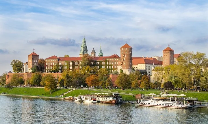 Warsaw: Private Tour to Krakow with transport and guide