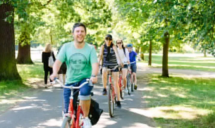 Highlights of Royal London Bike Tour including Hyde Park