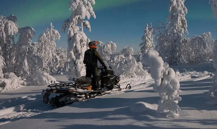 3 hour Evening Snowmobile Safari with Campfire & Northern Lights