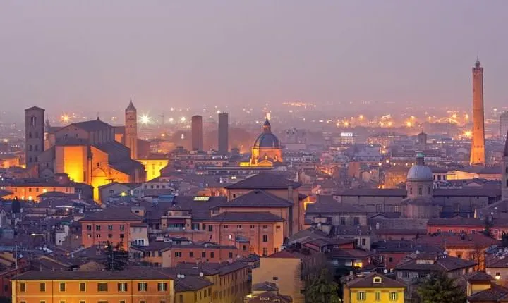 Sips and bites of nocturnal Bologna