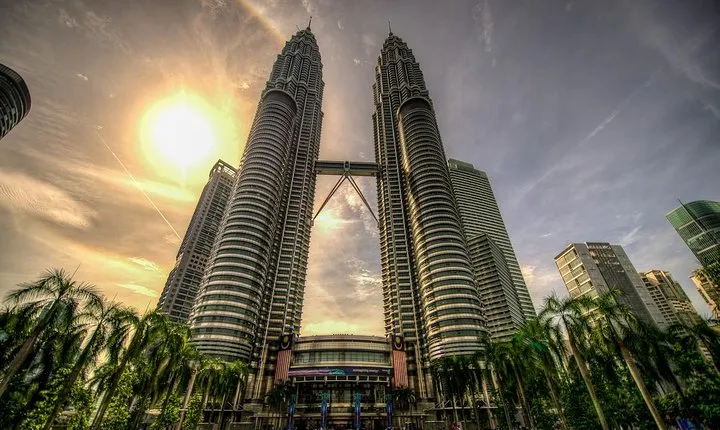 Private Tour : Wonders of Kuala Lumpur with Petronas Twin Towers
