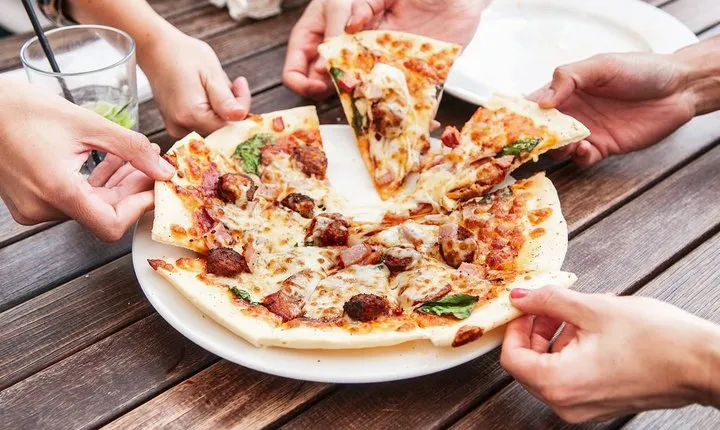 Pizza Walking Tour in Manhattan with Friendly Local Guide