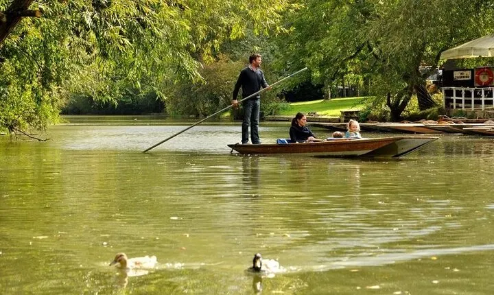 Oxford : Punting - Oxbridge Tours