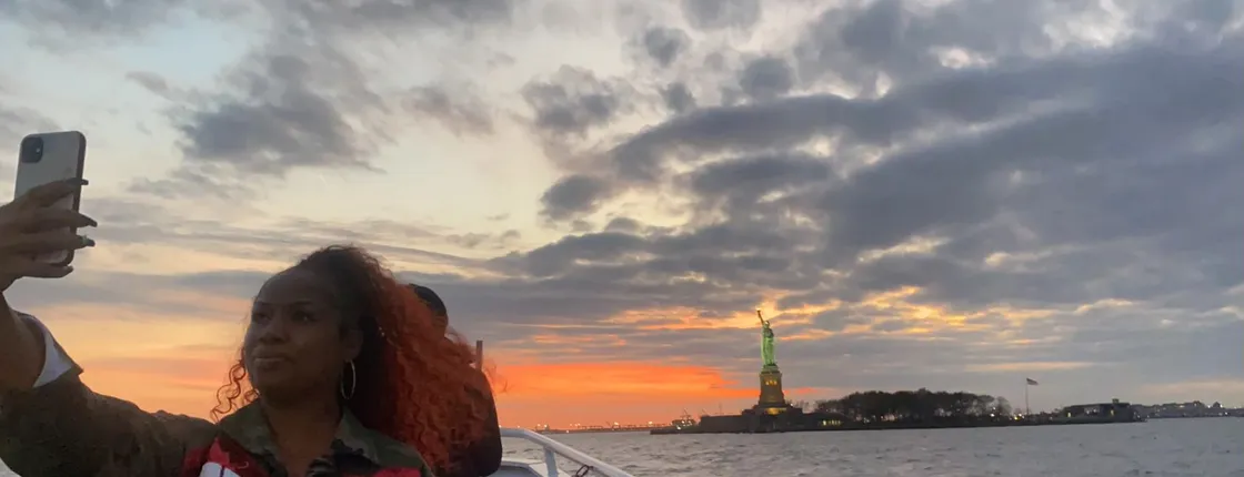 New York: Statue of Liberty and Ellis Island Sunset Cruise