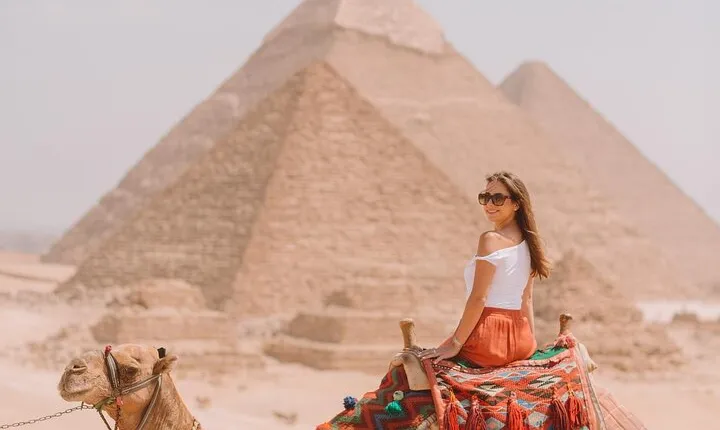 Private Guided Trip Giza pyramids with Egyptology guide and Private Vehicle