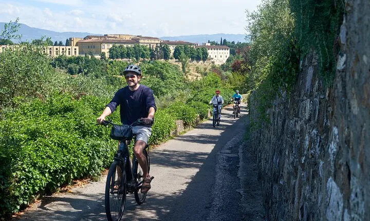 E-bike 2.5 hour Florence & Tuscany With Fresh Olive Oil and Bread