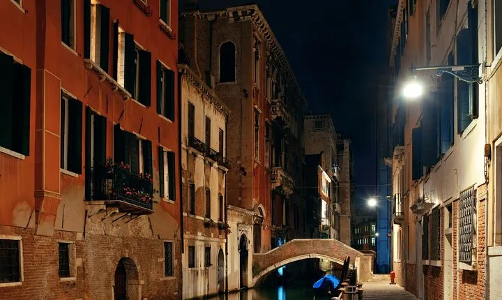 Venice at Sunset: Crimes, Legends and Mysteries