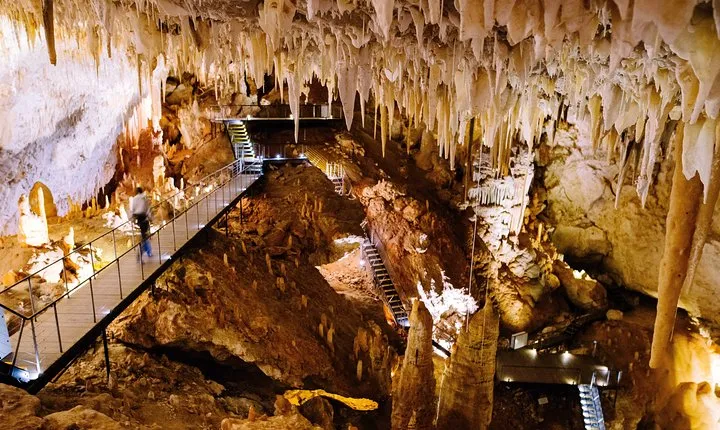 Jewel Cave Fully-guided Tour (Located in Western Australia)
