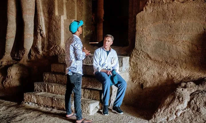 Private Full-Day Mumbai Sightseeing & Elephanta Caves Tour