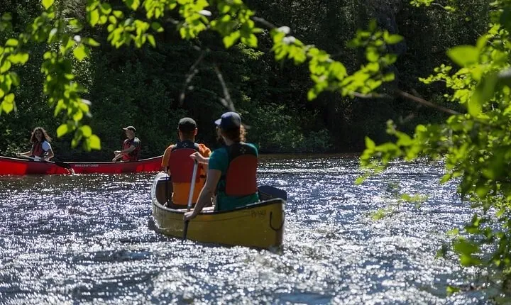 Canoe-hike day with departure from Montreal