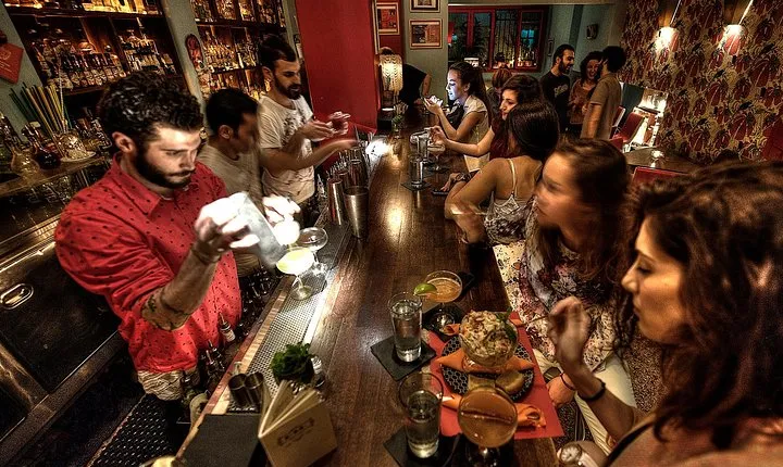 Athens by Night: Small Group Sightseeing with Drinks and Food Tasting