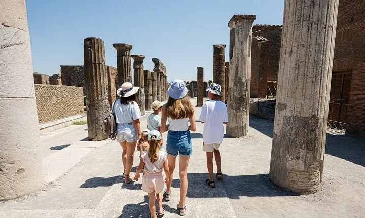 2 hours Private and Guided Tour of Pompeii