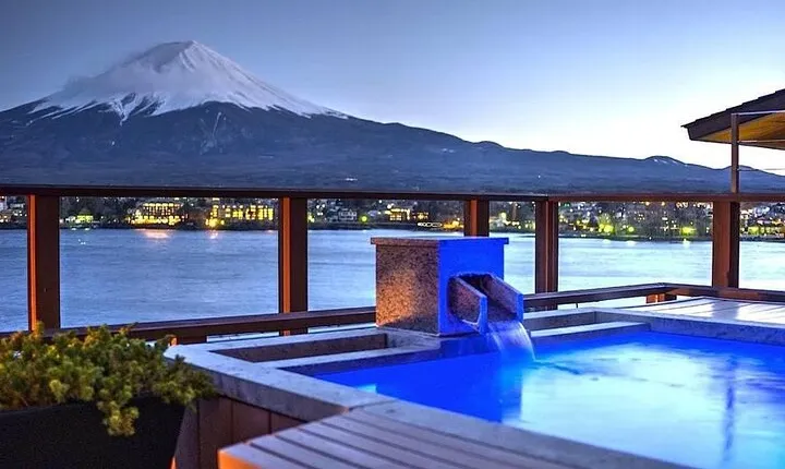 Private Transfer between Tokyo and Lake Kawaguchi/Mt. Fuji/Hakone