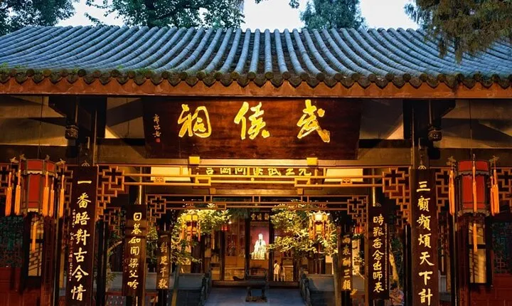 Beijing to Chengdu: Full-Day Private Tour with Roundtrip Flight